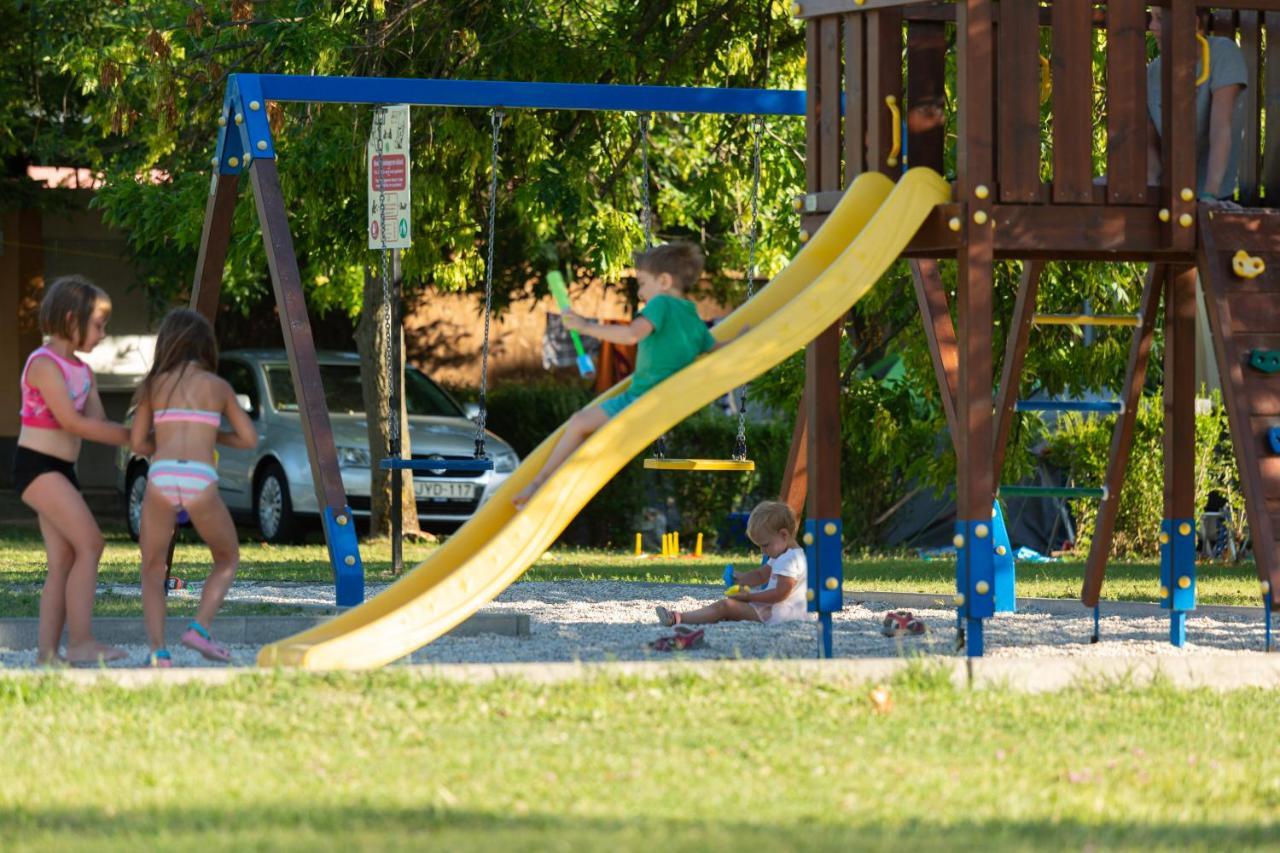 שיופוק Aranypart Camping & Apartments מראה חיצוני תמונה