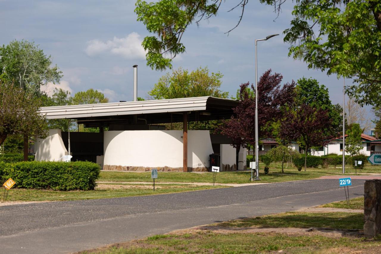 שיופוק Aranypart Camping & Apartments מראה חיצוני תמונה