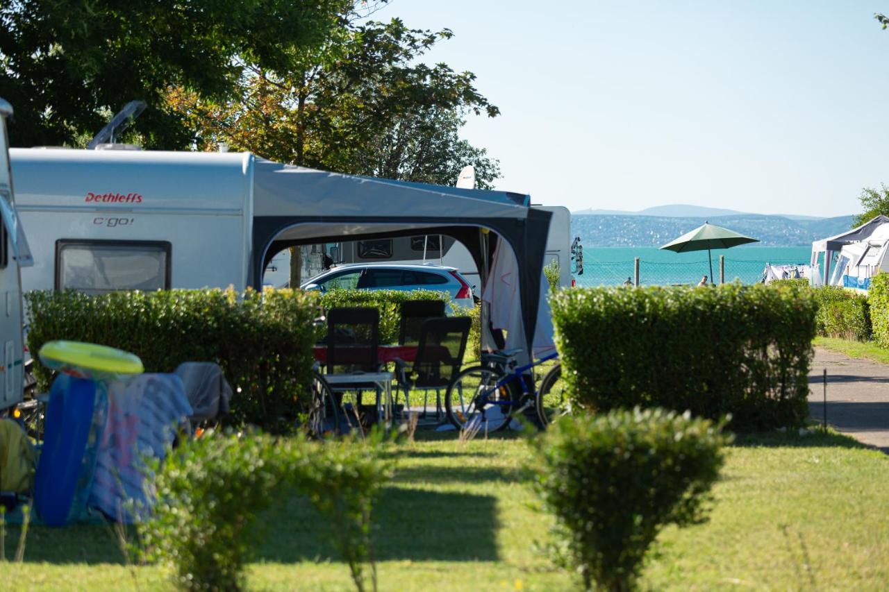 שיופוק Aranypart Camping & Apartments מראה חיצוני תמונה