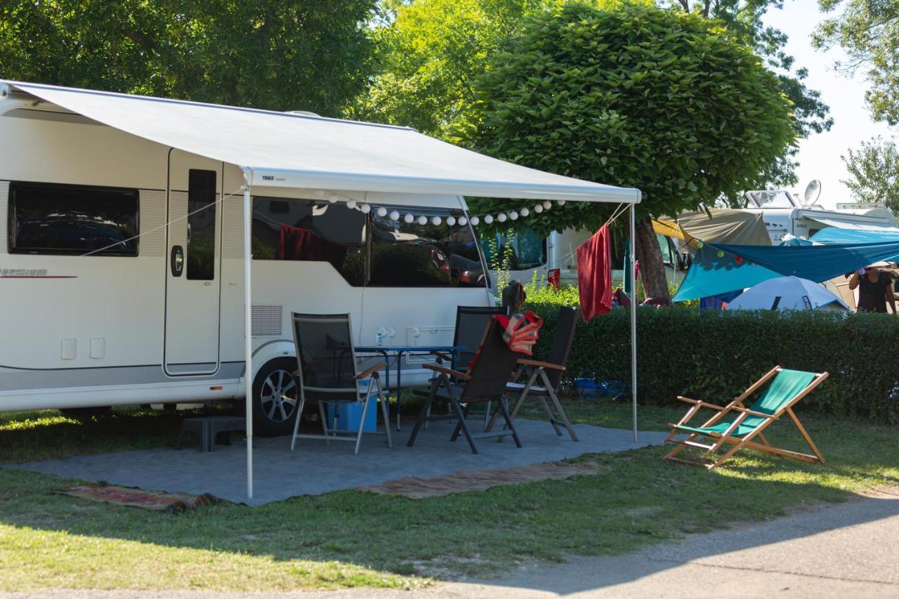 שיופוק Aranypart Camping & Apartments מראה חיצוני תמונה