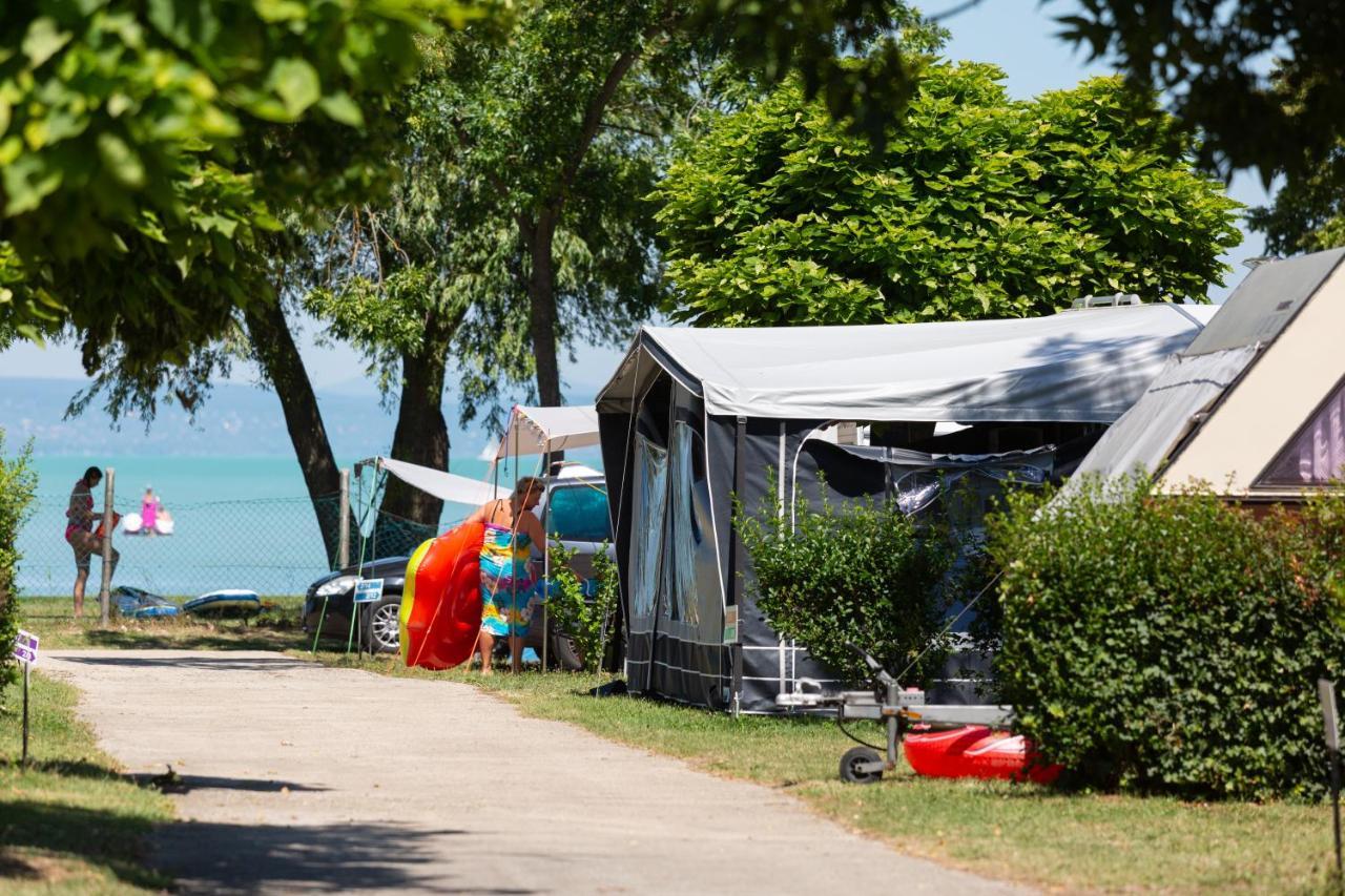 שיופוק Aranypart Camping & Apartments מראה חיצוני תמונה