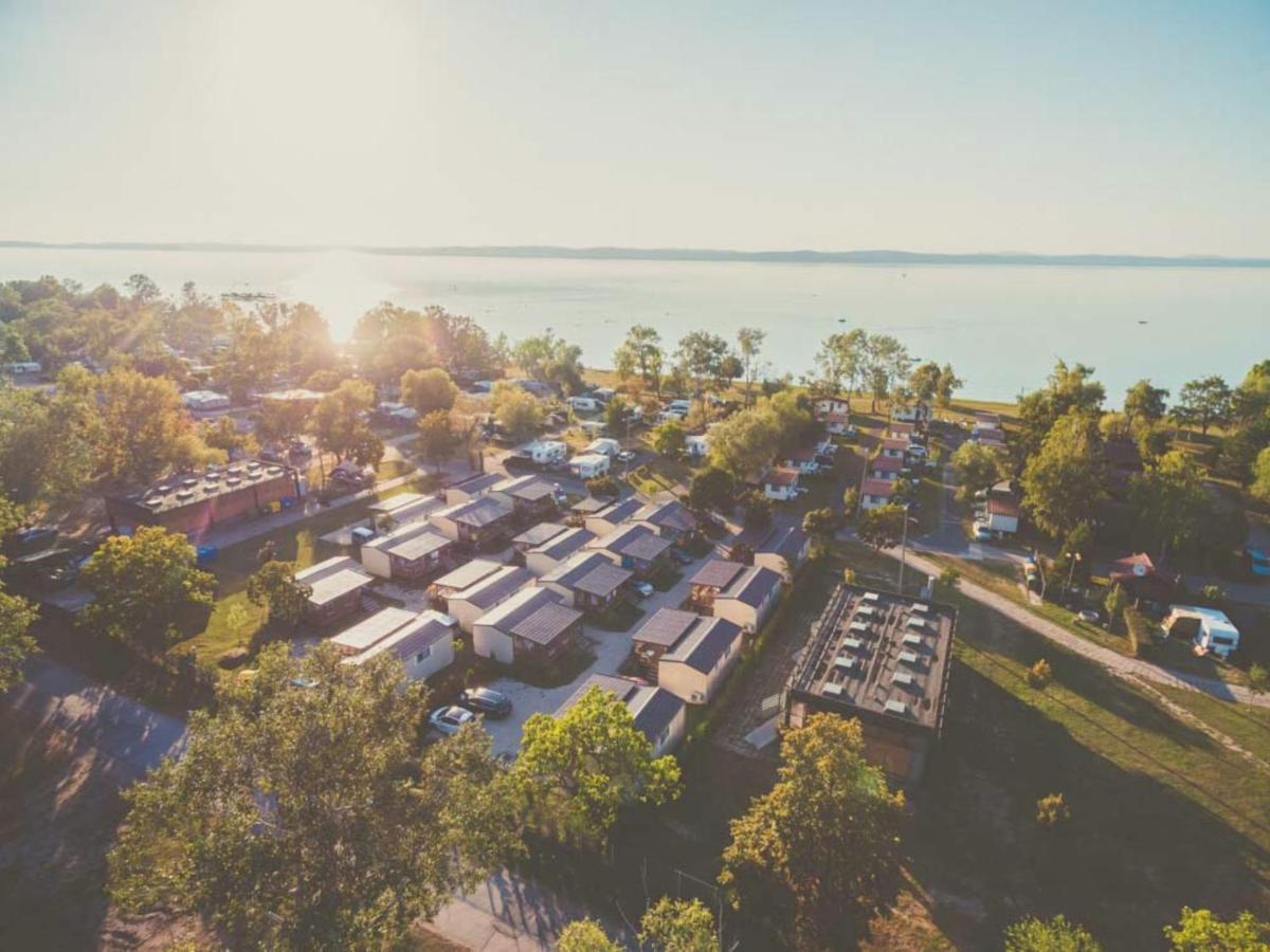 שיופוק Aranypart Camping & Apartments מראה חיצוני תמונה