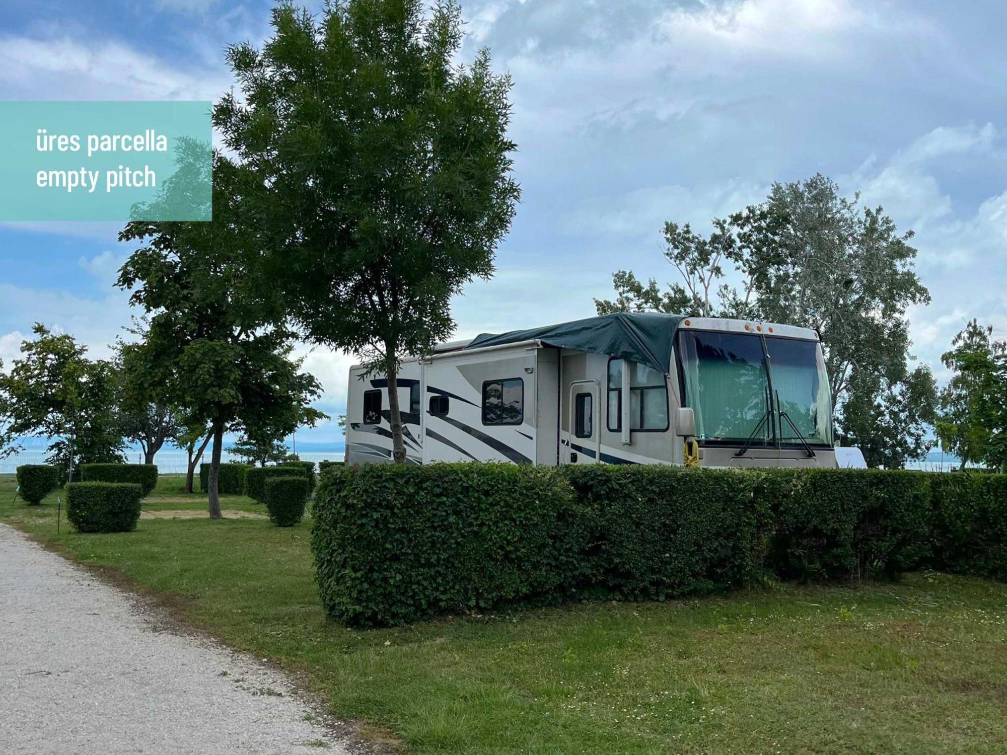 שיופוק Aranypart Camping & Apartments מראה חיצוני תמונה
