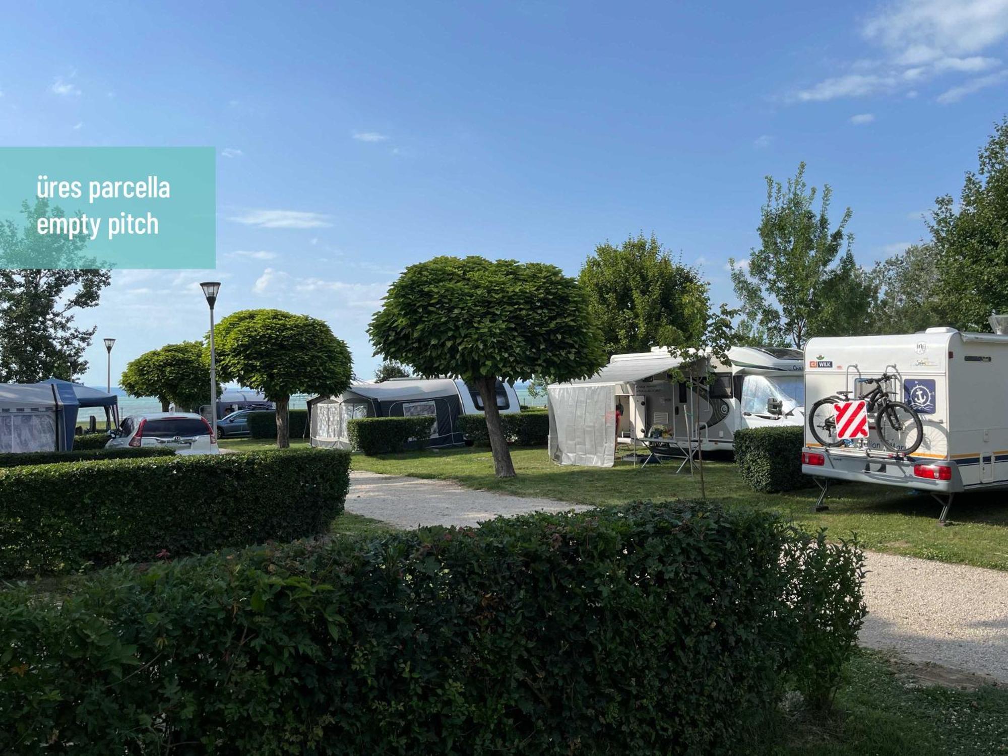 שיופוק Aranypart Camping & Apartments מראה חיצוני תמונה