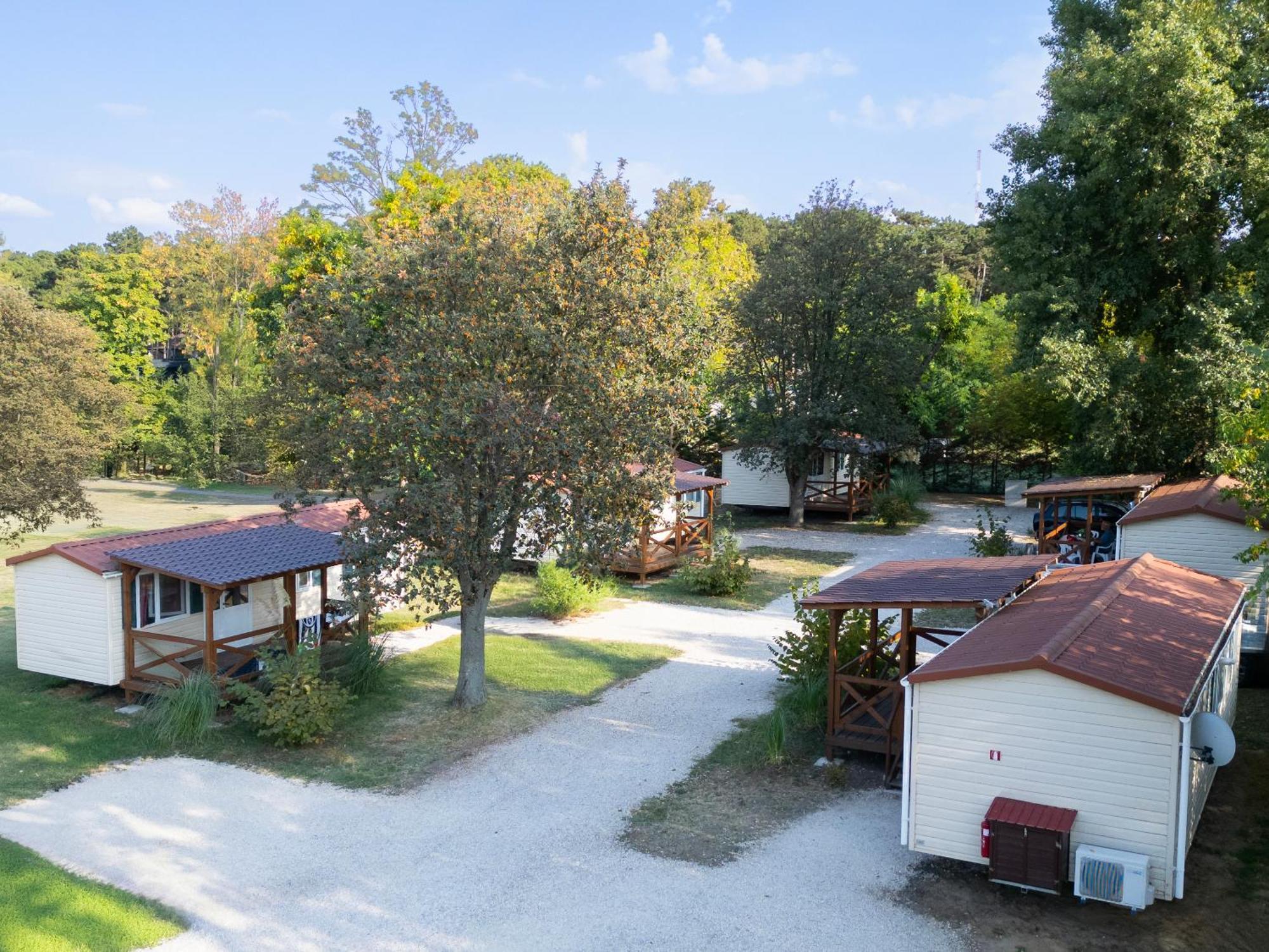 שיופוק Aranypart Camping & Apartments מראה חיצוני תמונה