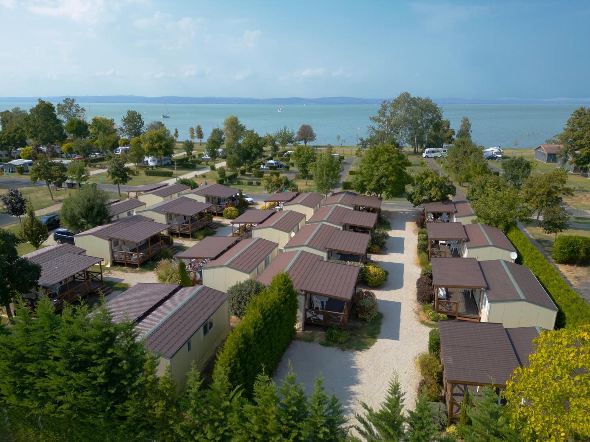 שיופוק Aranypart Camping & Apartments מראה חיצוני תמונה